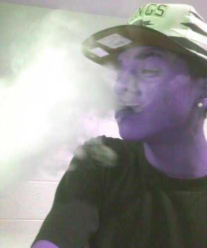 18 yrs young; #collegeStatus/Rapper/ProudFather/Sk8er/;; Dear Local Rappers, ...I'm better than you =).$$