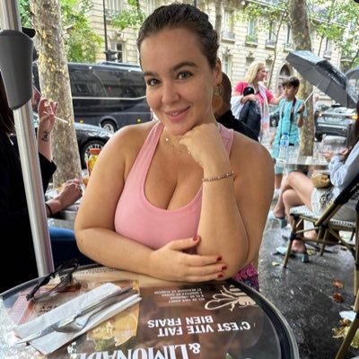 I am an America,French who belong to fontenay sou bois valde Marne, france, grown up in California.. I'm 5'2 tall in height.