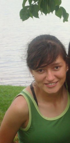 Stefani, 18 anos, santista,  gosto muito de música sertaneja, sou simpática, gosto de fazer amizade, quer me conheçer, me siga ?