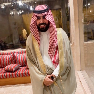 وقيل : لا تبرر افعالك للناس ، عش بطهرك تاركا لهم اثم الظنون