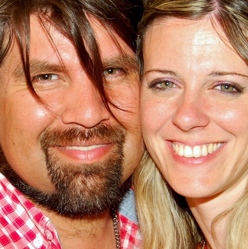 NelyCeci's profile picture. Corazones apasionados que creyeron en el amor verdadero. #AmorSustentable , muy #geek y muy #humano. Se aman eternamente. Se dejan querer