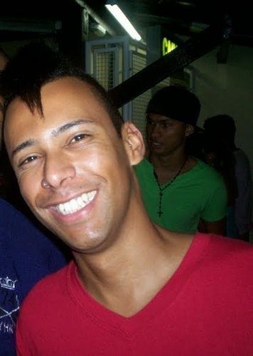 SANTISTA,LIBRIANO,SOLTEIRO,FELIZ DA VIDA,SINCERO,HONESTO,HUMILDE,ENGRAÇADO,QUER SABER MAIS DE MIM,ENTÃO ME CONHEÇA!OKAY,BJUXXXX EVERYBODY!