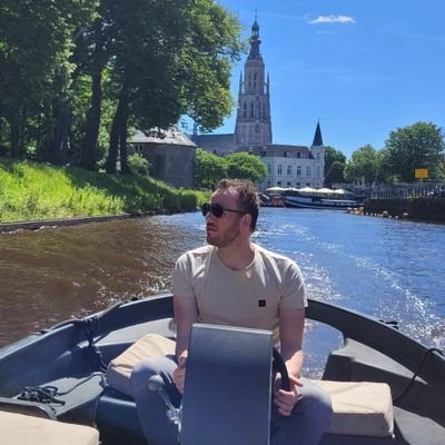 Journalist || De Stentor || m.simons@destentor.nl || Volleyballer || Uitgeblazen muzikant