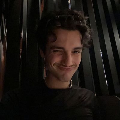 Quizá ya te olvide pero no tengo nada más que hacer, tenerlo todo no te hace valer, quiero volverte a ver 💘