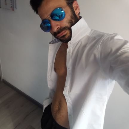 Per misurarsi con gli altri occorre competere con se stessi.
Non ho tatuaggi, solo cicatrici.