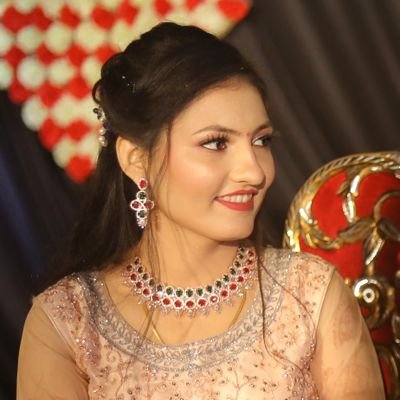 कविताएं मेरे जीवन का सबसे खूबसूरत आश्रय हैं.।
Ordinary human but Unique | Government Employee ❤| English teacher | Gold medalist in M.A history from MDSU Ajmer.