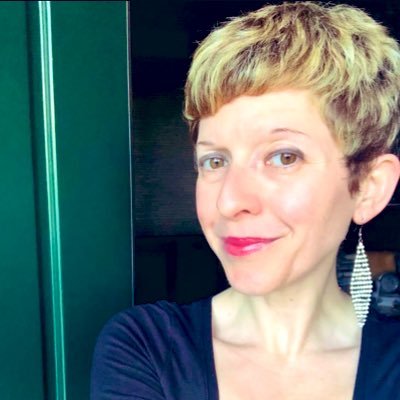 citofonareF's profile picture. Leggo, a volte scrivo davanti a una finestra.