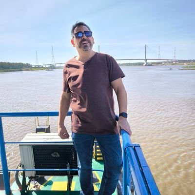 En un mundo donde la indiferencia es norma, el humanismo incomoda. Me llaman zurdo por pensar distinto. Lo que no acepto es seguir siendo colonia.