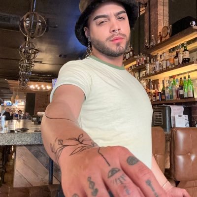Creciendo como planta🌱#chill, #sex, #cocktails and #art. 🙃 keep it real and #humble