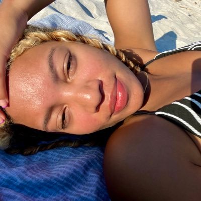 pnutbttrbby's profile picture. out of this world