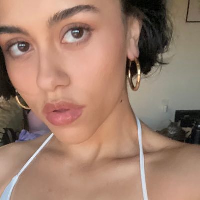 xj9enny's profile picture. this is me trying to remain positive