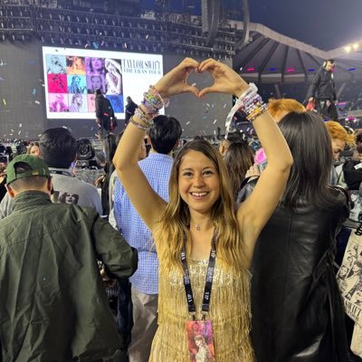 Bolivian Swiftie (since '08) living in London. Never met Tay, but sure I will do someday! Won tickets to see her in Rep era! 🙌🏼