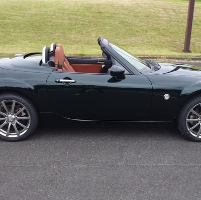 2024年3月にNCロードスター(NC1.5型)RS RHT 6MT (外装色=ハイランドグリーンマイカ)を購入しました。