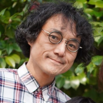 大学教授 Economist, anti-austerity, Green New Deal (GND). 著書・訳書は背景写真を参照。