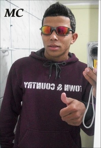 gozaR ser feliZ gastaR dinheiRo, viveR no eStilo cachoRro, decoRdão no pescoço, feRrari dos noVos, esseS sao os meNinos dotoRr☯