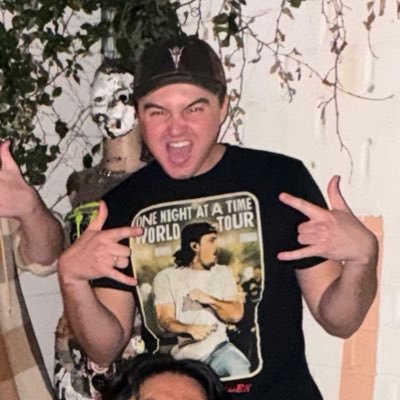 itsblakearm's profile picture. probably on the golf course