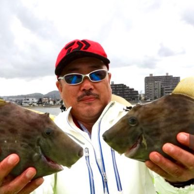 主にゲームと釣り🎣で遊んでいます。ライキン657→869→648 →944 '23より鮎釣り始めました🎣夏以外は海に浮いてます🌊美味い魚食べたいね😋最近カワハギメインフグ🐡タコ🐙釣りが好き〜日曜日一緒に行ってくれる方随所募集中です😄