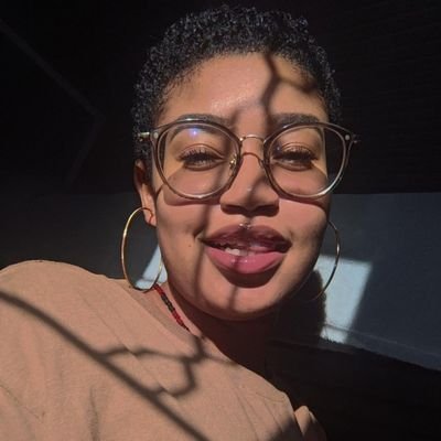 A menina com a doçura de Oxum e a determinação de Ogum 🍯⚔️
🌈