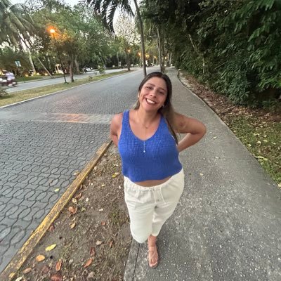 taurina♉
•yo tampoco se como vivir, estoy improvisando.•