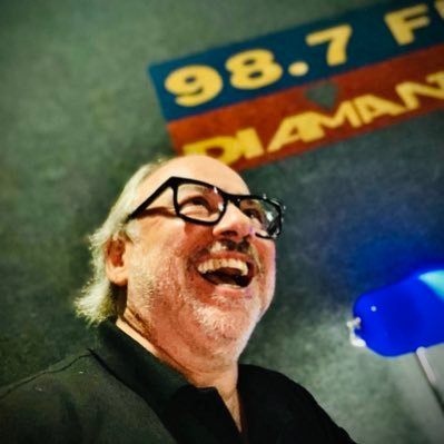 Periodista. Actor. Conductor de 'La mañana en Camino' (LaV, 10a12hs), FM98.7Diamante; FM92.5,PdelE; Canal YouTube 'La mañana en Camino'.