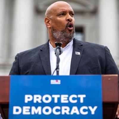 Girl Dad. Hip-Hop Lover. Former Capitol Police Officer. Believer of Good Trouble. Defending Democracy with @defendpac