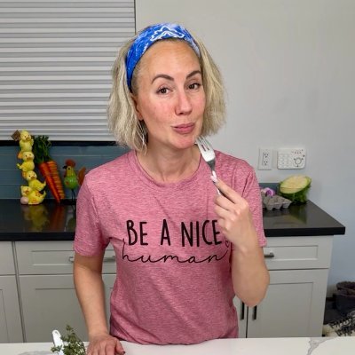 kristinsfriends's profile picture. Hi y'all! Join me for easy recipes, cats and fun! 2.3M FB, 950k TT, 25k IG