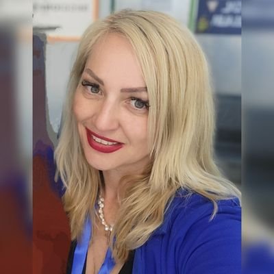 Dircom. Spanish journalist. Locutora @Radiolé y comunicadora en diferentes medios de este país: Telecinco, Antena 3TV, Cuatro, Cadena 100 y Kiss Fm
