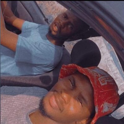 ApaguMada's profile picture. graphic designer video editor & blogger