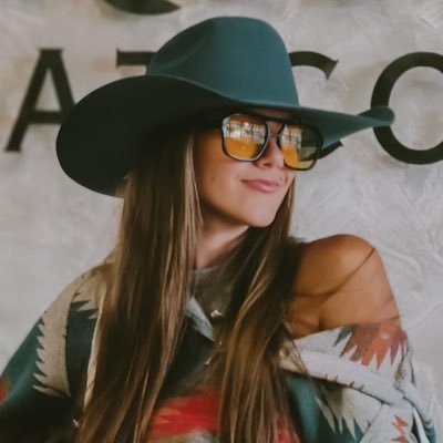 joliebrazier's profile picture. 💛💋🤩😽👄🦖🥰⚡️