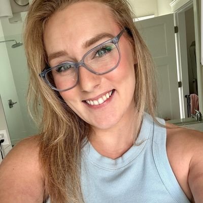 KSavelly25889's profile picture. HEY welcome to my page!