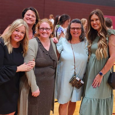 Canyon Lake HS • English Teacher • Asst/JV Gold Volleyball Coach • Asst/JV Soccer Coach #growinggreatness #lifeisbetteratthelake