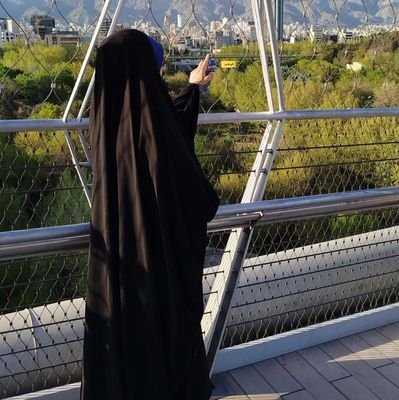 دانشجوی ارشد بالینی
دختری بسیار امیدوار و مهربان
و خداوند از این غمے ک در سینہی توست روزی بهاری کامل مےرویاند!
