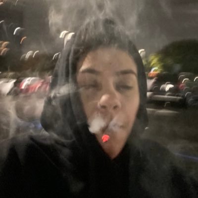 lesliecorona14's profile picture. 