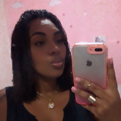 Ninguém derruba uma mulher guiada e protegida por Deus😘