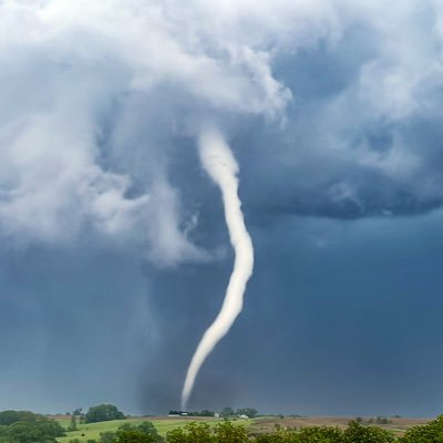 Documenting wild weather🌪️⛈️| OU Meteorologists & an MPA, passionate about severe weather education 🎓 | https://t.co/EnomelwVTd