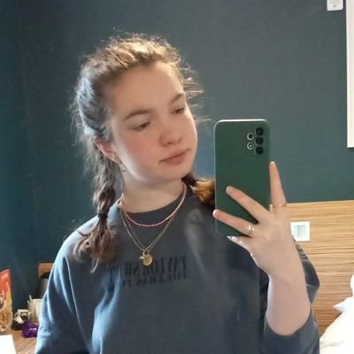 mary_mouseface's profile picture. forever living like i'm a box of chocolates