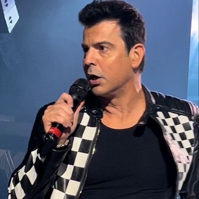 I'm Jordan Knight an American pop singer and songwriter I'm here to talk all
my fans and family