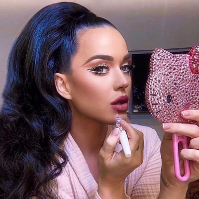 gabitokatycat's profile picture. cry about it later #1 stan