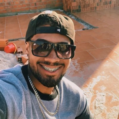 A vida passa muito rápido então aproveite cada momento 🤘