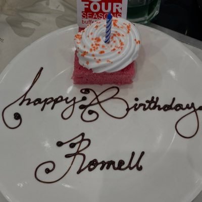 romellm's profile picture. graphy