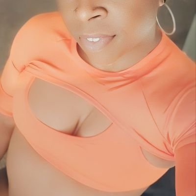 it's ya gurl Alia in Fayetteville NC. If you like what you see, follow me I'll follow you back! I am Bi so ladies and men are welcome