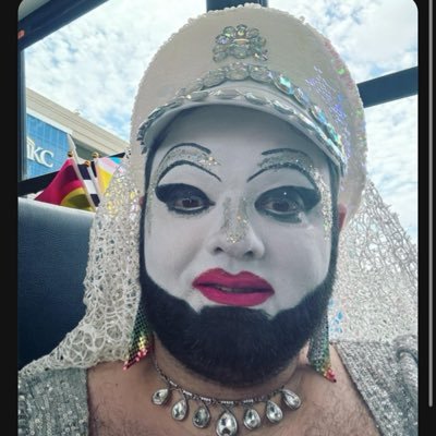 Sister, avid horror fan, gaymer, love Star Trek-AND-Star Wars, Yoshi & R2D2. Sober since 06-25-2022.