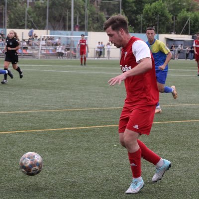 Amante del futbol y del deporte en general! Jugador del C.N.Terrassa⚽️
