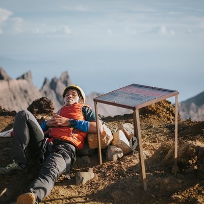 benlog129's profile picture. mountain and chess