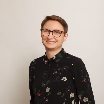 Legal content editor within the civil service. SQE student. Law graduate. Previously at LexisNexis. Career changer. Plays field hockey and football