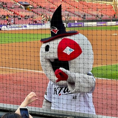 kt wiz의 현재와 미래에 대한 건설적인 고찰을 하려고 노력합니다