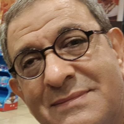عبد فقير الى الله ..مصرى بجد أهلاوى ..بحب كل البنى آدمين ...
و الاحساس نعمة.
نشأنا فى بيوت عزًها فى كرامتها وشبعها فى عفتها و شغفها فى رحمة الضعيف و المكلوم