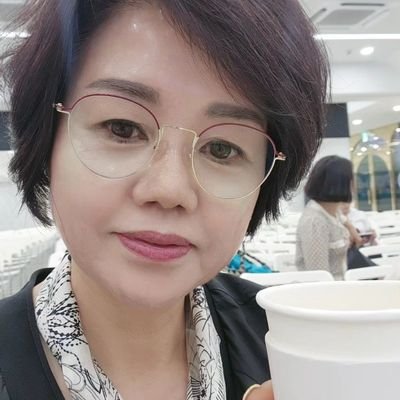 我以每枚 314 美元的价格购买 Pi 币。先向卖家付款。卖家必须完成 KYC 验证。有超过 100 种付款方式。
