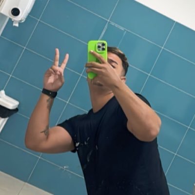 moreno, tatuado, bilionário, bom de futebol, esse é o Neymar, eu sou o Guilherme mesmo