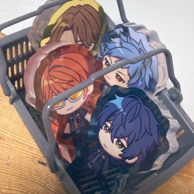 お返事に時間頂く場合がございます。成人済。取引垢。グッズ不定期購入。取引→現在郵送優先。取引決まった方はDMにて。詳細はツイフィ、お声かけの際は必読でお願いします。推しが当方と同じ方は検索整理のために先行ミュートしている可能性あります。稀に異種まとめて交換ツイします。